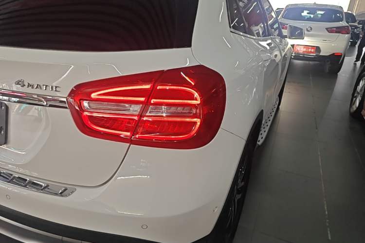 Used Mercedes-Benz GLA 2015 GLA 220 4MATIC Fashion Model Exterior 3