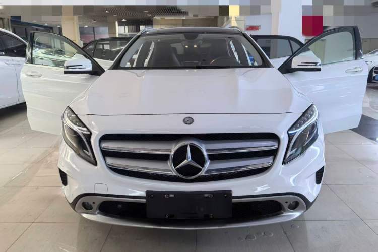 Used Mercedes-Benz GLA 2015 GLA 220 4MATIC Luxury Model Exterior 3