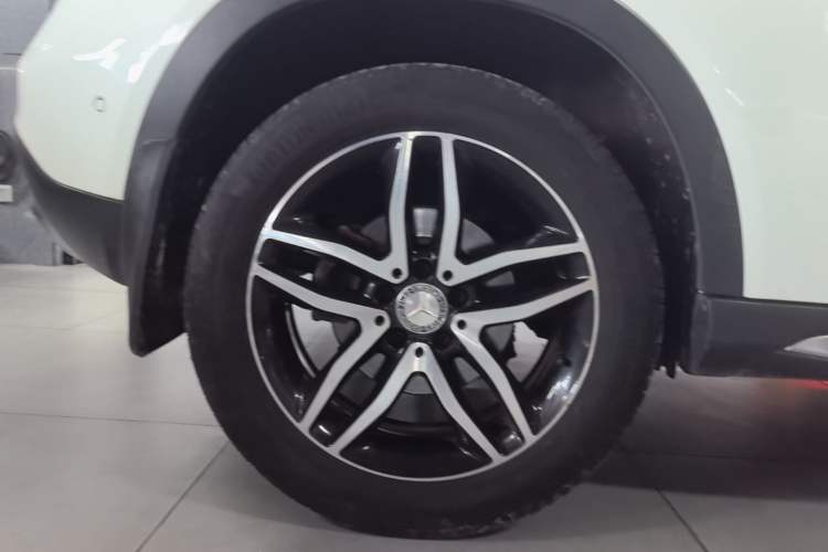 Used Mercedes-Benz GLA 2015 GLA 220 4MATIC Fashion Model Exterior 5