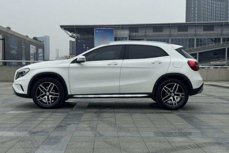 Used Mercedes-Benz GLA 2015 GLA 220 4MATIC Fashion Model Exterior 5