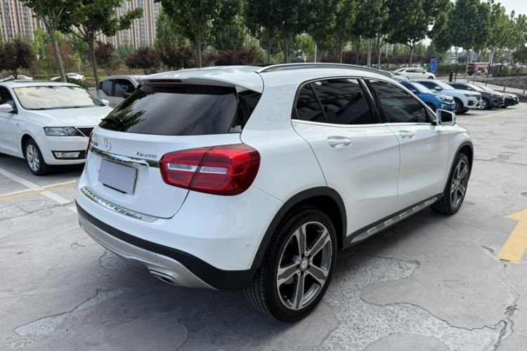 Used Mercedes-Benz GLA 2015 GLA 220 4MATIC Luxury Model Exterior 5