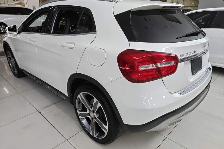 Used Mercedes-Benz GLA 2015 GLA 220 4MATIC Luxury Model Exterior 5