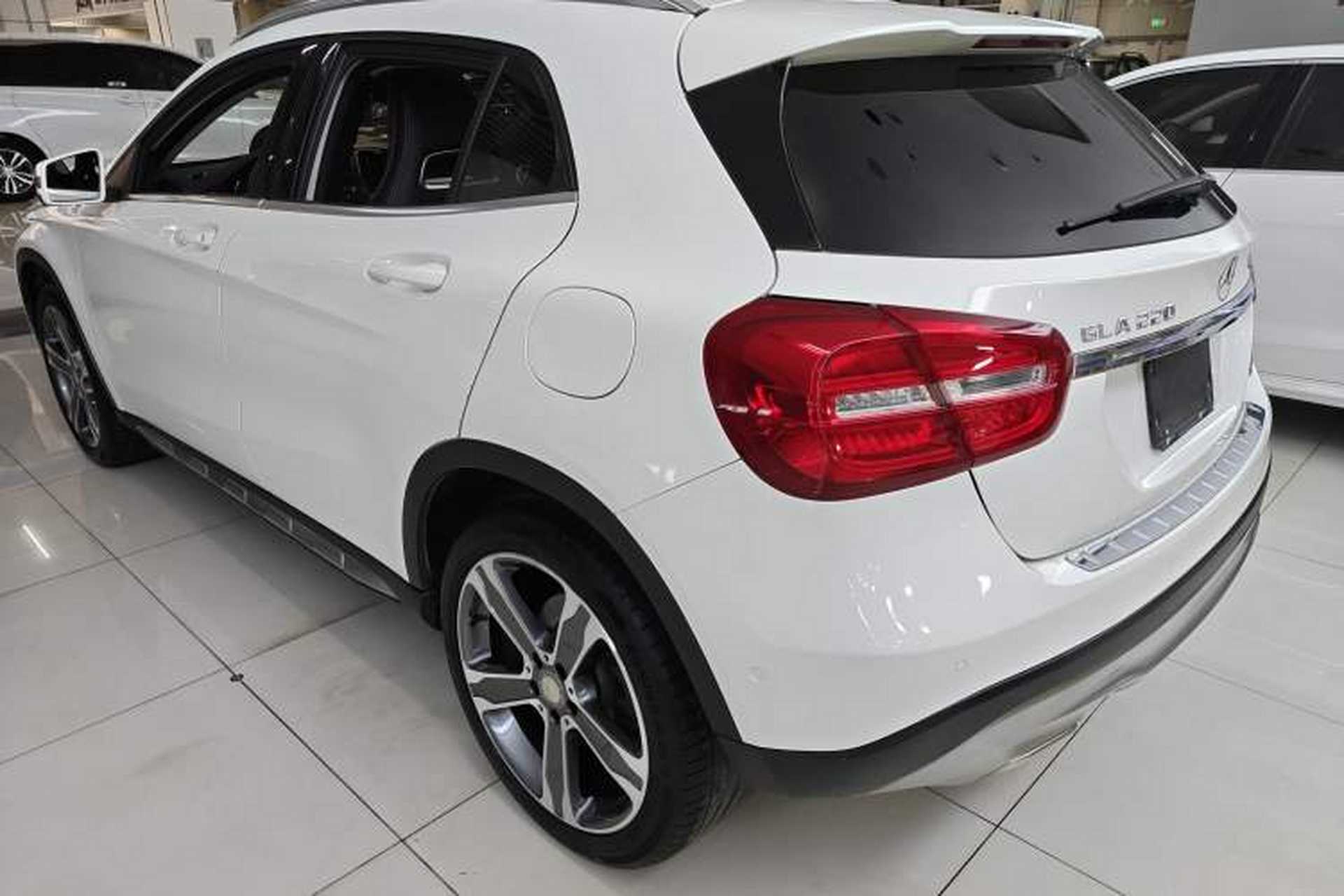 Used Mercedes-Benz GLA 2015 GLA 220 4MATIC Luxury Model Exterior 5