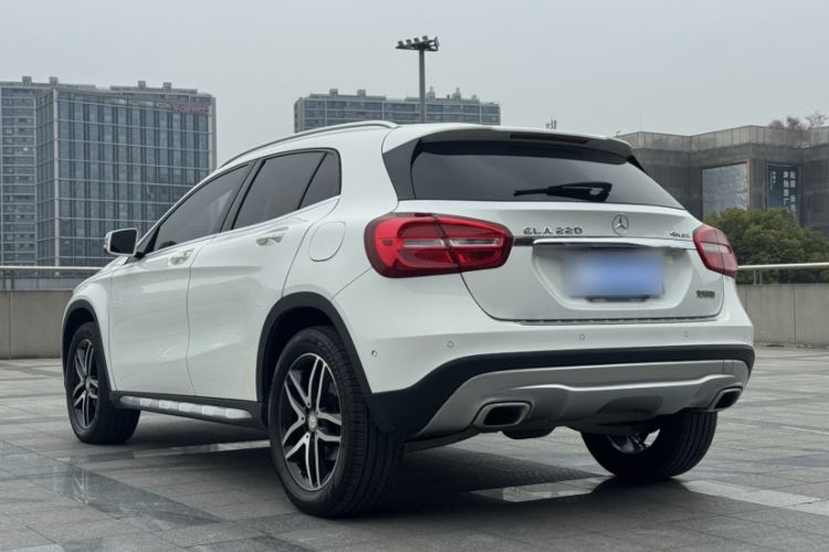 Used Mercedes-Benz GLA 2015 GLA 220 4MATIC Fashion Model Exterior 6