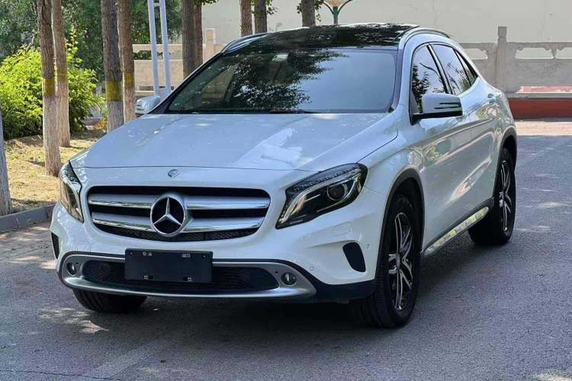 Used Mercedes-Benz GLA 2015 GLA 220 4MATIC Fashion Model Front Left 45 Deg