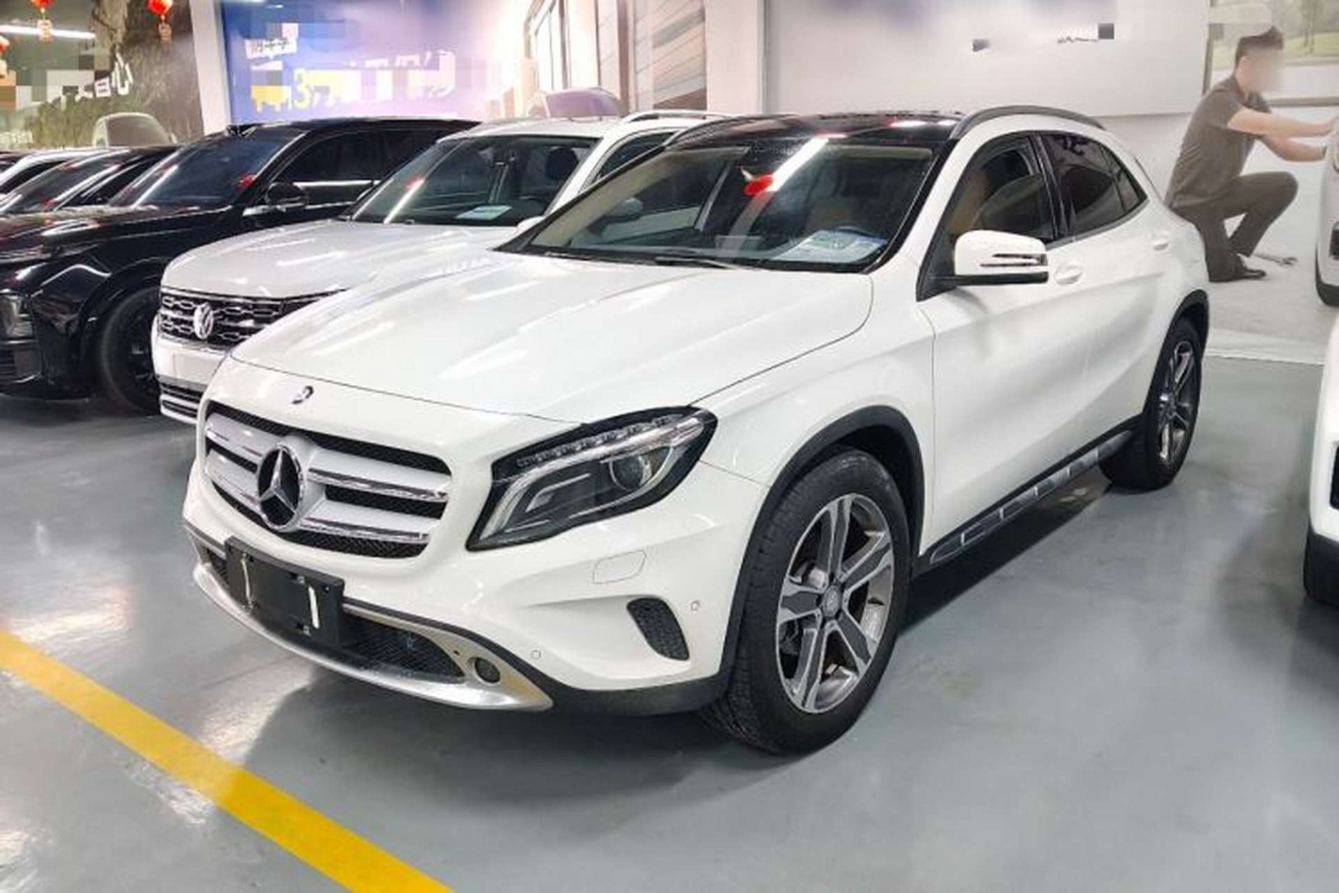 Used Mercedes-Benz GLA 2015 GLA 220 4MATIC Luxury Model Front Left 45 Deg