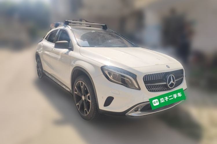 Used Mercedes-Benz GLA 2015 GLA 220 4MATIC Luxury Model Front Right 45 Deg