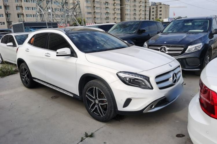 Used Mercedes-Benz GLA 2015 GLA 200 Fashion Model Front Right 45 Deg