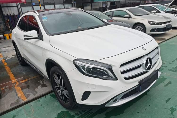 Used Mercedes-Benz GLA 2015 GLA 200 Fashion Model Front Right 45 Deg