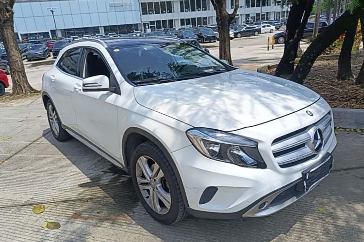 Used Mercedes-Benz GLA 2015 GLA 200 Sport Edition Front Right 45 Deg