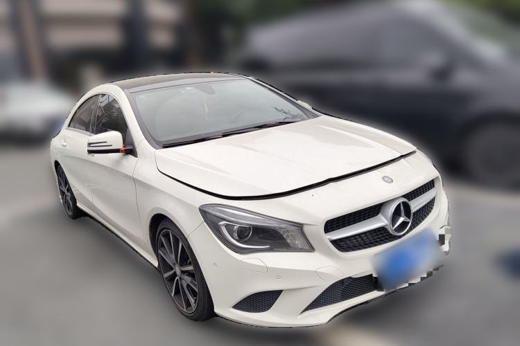 Used Mercedes-Benz GLA 2015 GLA 200 Front Right 45 Deg