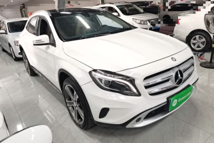 Used Mercedes-Benz GLA 2015 GLA 220 4MATIC Luxury Model Front Right 45 Deg