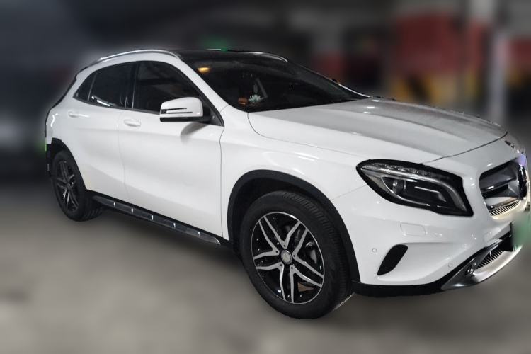 Used Mercedes-Benz GLA 2015 GLA 200 Fashion Model Front Right 45 Deg