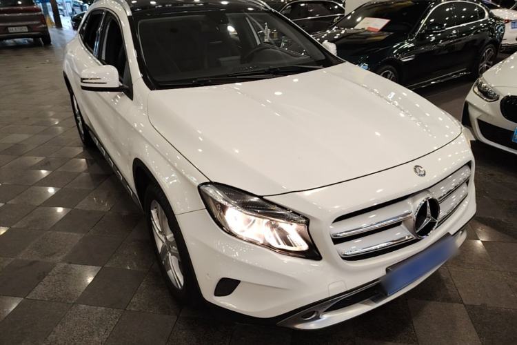 Used Mercedes-Benz GLA 2015 GLA 200 Sport Edition Front Right 45 Deg
