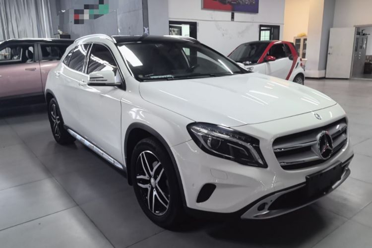 Used Mercedes-Benz GLA 2015 GLA 220 4MATIC Fashion Model Front Right 45 Deg