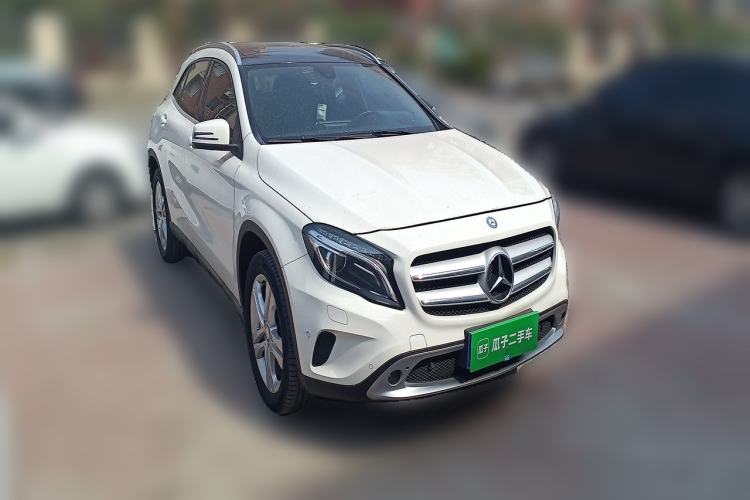 Used Mercedes-Benz GLA 2015 GLA 200 Front Right 45 Deg