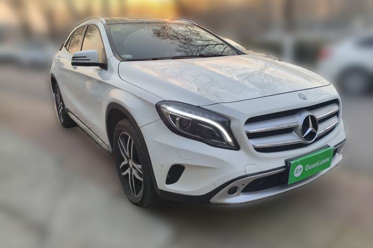 Used Mercedes-Benz GLA 2015 GLA 200 Fashion Model Front Right 45 Deg