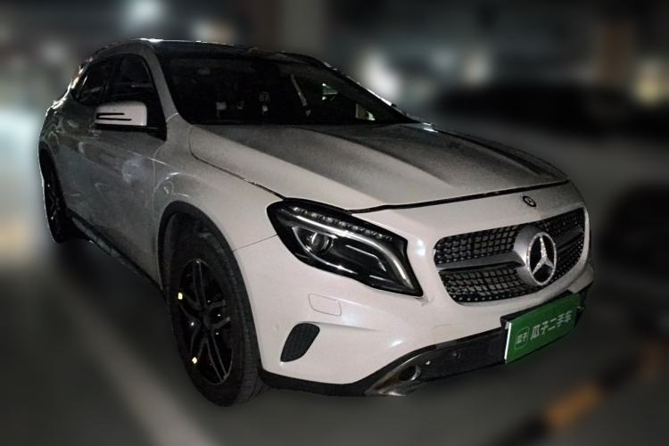 Used Mercedes-Benz GLA 2015 GLA 200 Fashion Model Front Right 45 Deg