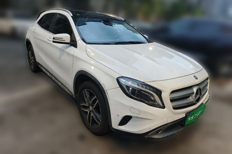 Used Mercedes-Benz GLA 2015 GLA 200 Fashion Model Front Right 45 Deg