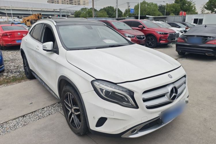 Used Mercedes-Benz GLA 2015 GLA 220 4MATIC Fashion Model Front Right 45 Deg