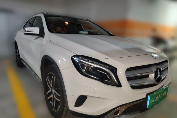 Used Mercedes-Benz GLA 2015 GLA 200 Fashion Model Front Right 45 Deg