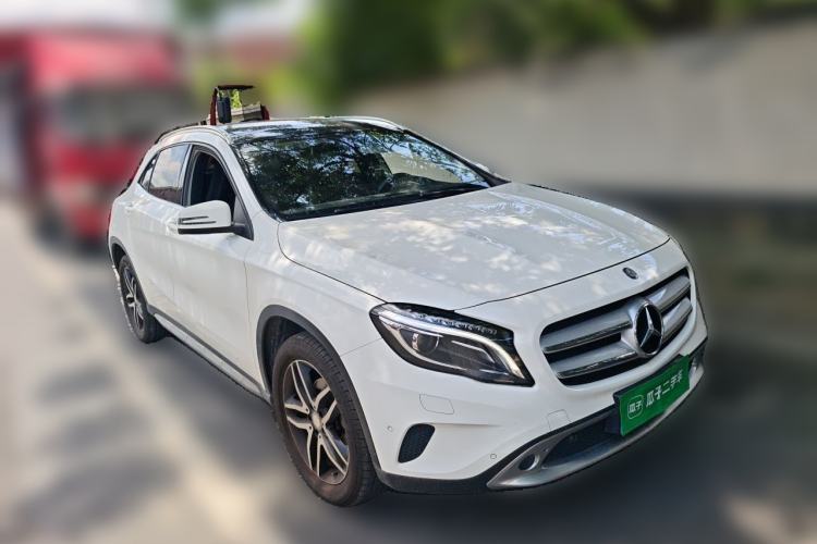Used Mercedes-Benz GLA 2015 GLA 200 Fashion Model Front Right 45 Deg