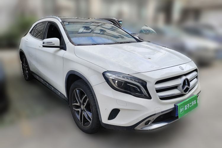 Used Mercedes-Benz GLA 2015 GLA 200 Fashion Model Front Right 45 Deg