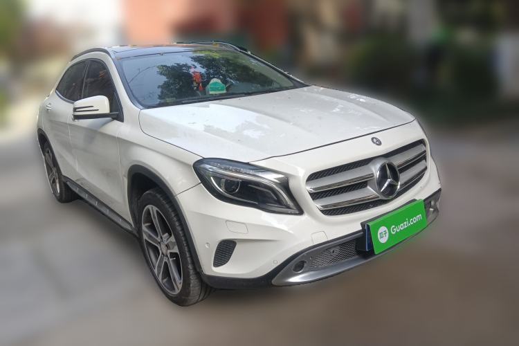 Used Mercedes-Benz GLA 2015 GLA 220 4MATIC Luxury Model Front Right 45 Deg