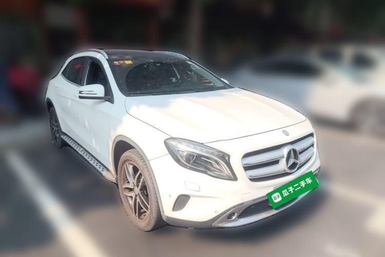 Used Mercedes-Benz GLA 2015 GLA 200 Fashion Model Front Right 45 Deg