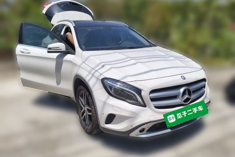 Used Mercedes-Benz GLA 2015 GLA 220 4MATIC Fashion Model Front Right 45 Deg