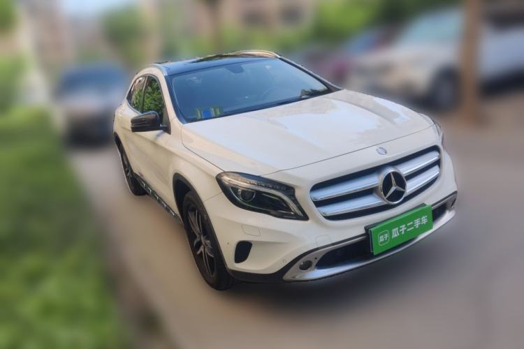 Used Mercedes-Benz GLA 2015 GLA 200 Fashion Model Front Right 45 Deg