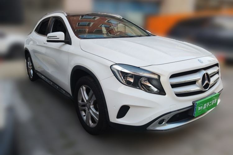 Used Mercedes-Benz GLA 2015 GLA 200 Sport Edition Front Right 45 Deg