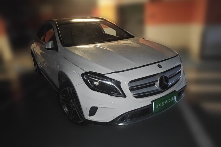Used Mercedes-Benz GLA 2015 GLA 220 4MATIC Luxury Model Front Right 45 Deg