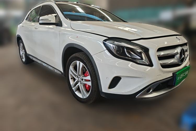 Used Mercedes-Benz GLA 2015 GLA 200 Fashion Model Front Right 45 Deg