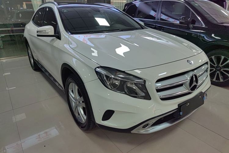 Used Mercedes-Benz GLA 2015 GLA 200 Sport Edition Front Right 45 Deg