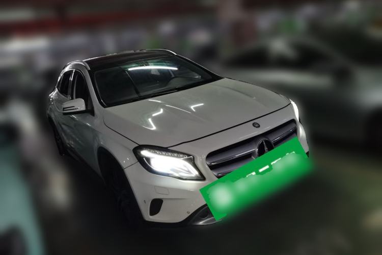 Used Mercedes-Benz GLA 2015 GLA 200 Fashion Model Front Right 45 Deg