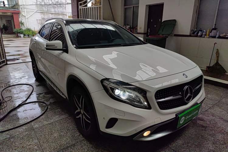 Used Mercedes-Benz GLA 2015 GLA 220 4MATIC Fashion Model Front Right 45 Deg