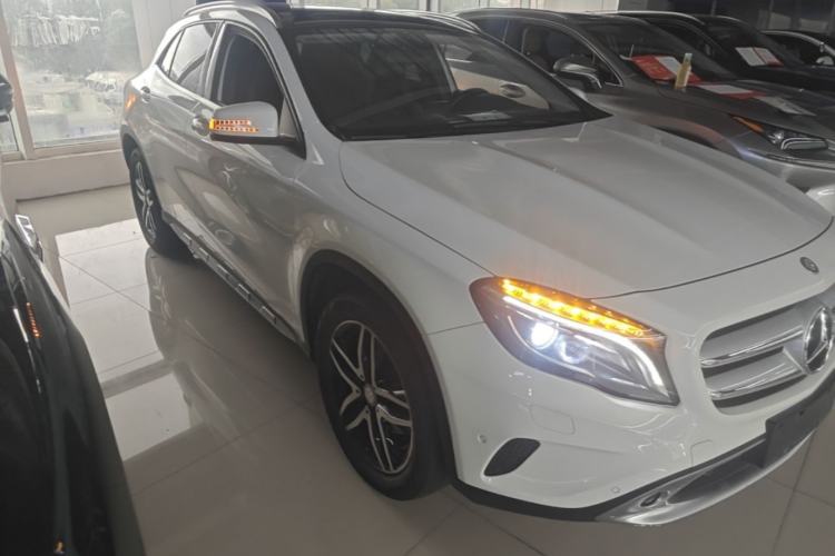 Used Mercedes-Benz GLA 2015 GLA 220 4MATIC Fashion Model Front Right 45 Deg