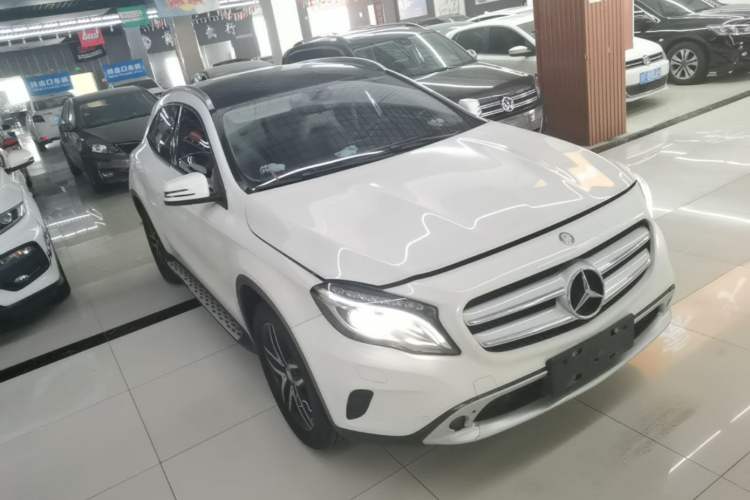 Used Mercedes-Benz GLA 2015 GLA 200 Fashion Model Front Right 45 Deg
