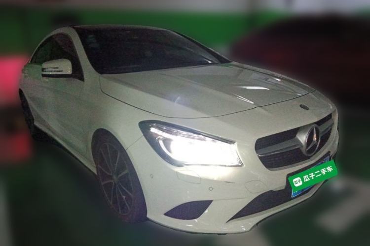 Used Mercedes-Benz GLA 2015 GLA 200 Front Right 45 Deg