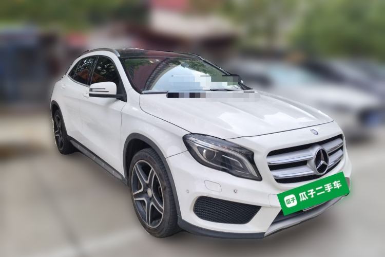 Used Mercedes-Benz GLA 2015 GLA 220 4MATIC Luxury Model Front Right 45 Deg