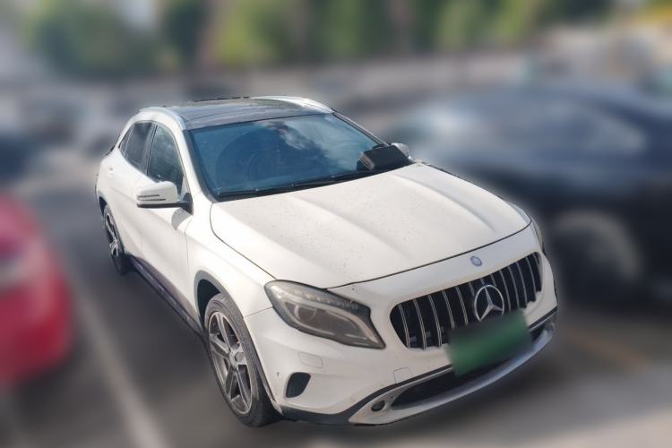 Used Mercedes-Benz GLA 2015 GLA 220 4MATIC Luxury Model Front Right 45 Deg
