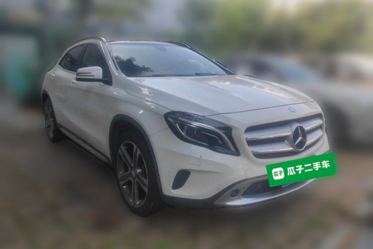 Used Mercedes-Benz GLA 2015 GLA 220 4MATIC Luxury Model Front Right 45 Deg
