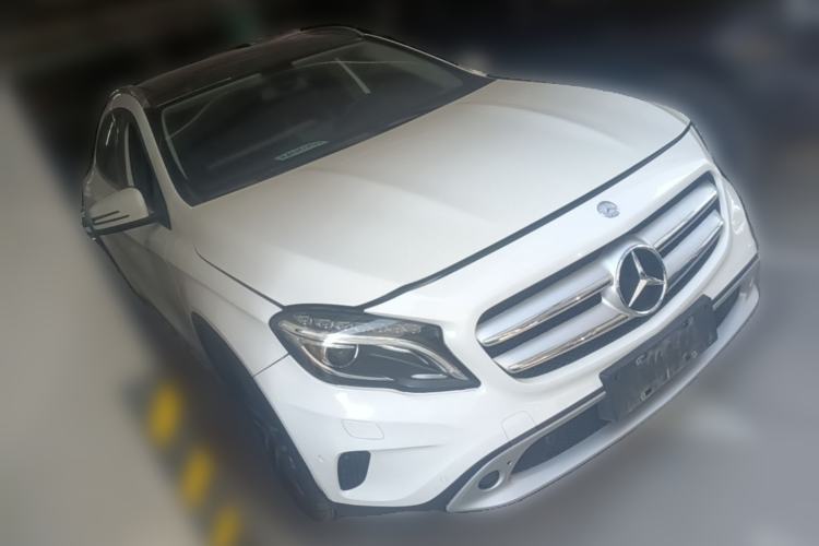Used Mercedes-Benz GLA 2015 GLA 220 4MATIC Fashion Model Front Right 45 Deg