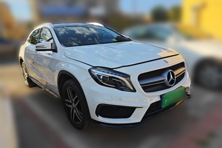 Used Mercedes-Benz GLA 2015 GLA 200 Fashion Model Front Right 45 Deg
