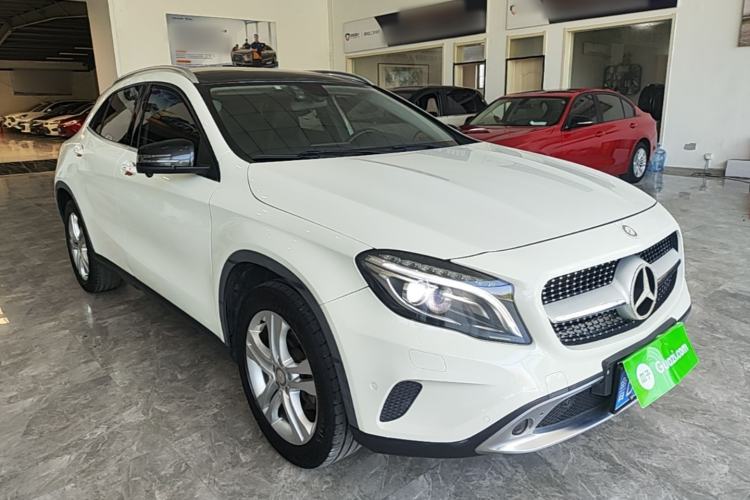 Used Mercedes-Benz GLA 2015 GLA 200 Front Right 45 Deg