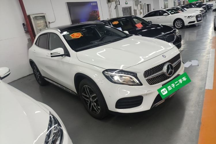 Used Mercedes-Benz GLA 2015 GLA 220 4MATIC Fashion Model Front Right 45 Deg