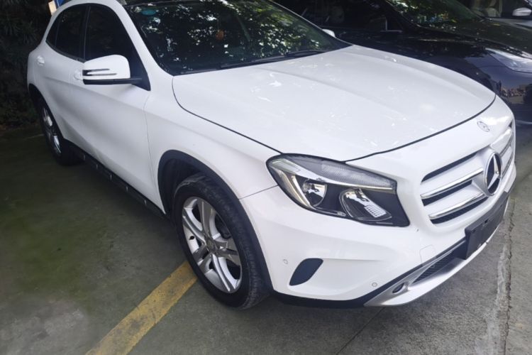 Used Mercedes-Benz GLA 2015 GLA 200 Sport Edition Front Right 45 Deg