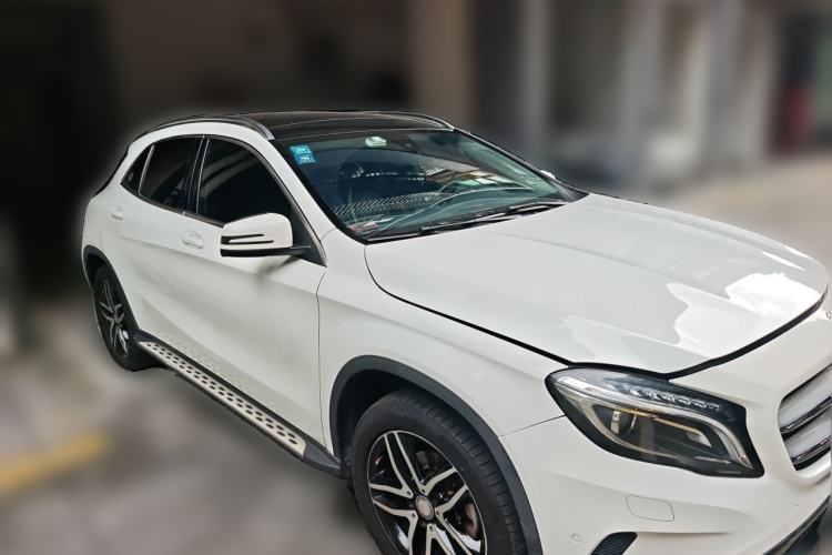 Used Mercedes-Benz GLA 2015 GLA 220 4MATIC Fashion Model Front Right 45 Deg