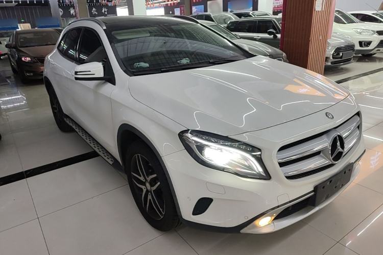 Used Mercedes-Benz GLA 2015 GLA 200 Fashion Model Front Right 45 Deg
